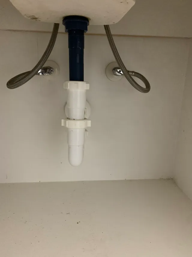 Corrected under-sink drain connection